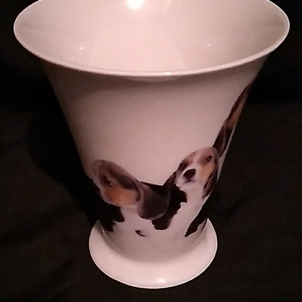 Fluted Shape Ceramic Mug with Beagle Puppy Design (B2) - Picture 5 of 7
